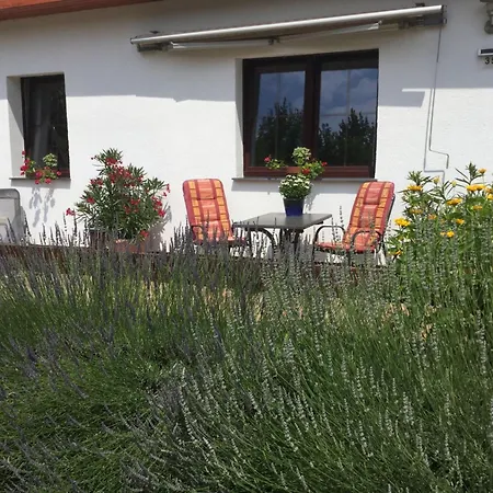 Kleines In Mit Grossem Garten By Interhome بيت للعطل