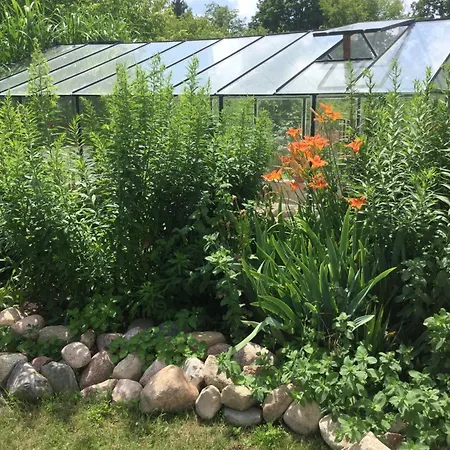 Kleines In Mit Grossem Garten By Interhome رانجسدورف