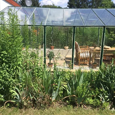 Kleines In Mit Grossem Garten By Interhome بيت للعطل