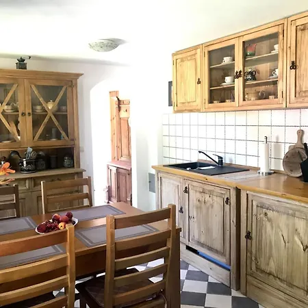 Kleines In Mit Grossem Garten By Interhome بيت للعطل *