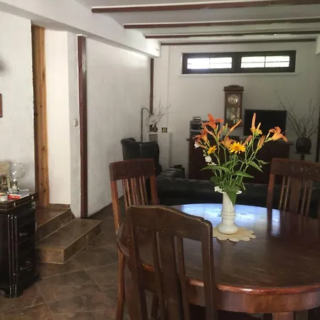 Kleines In Mit Grossem Garten By Interhome بيت للعطل *