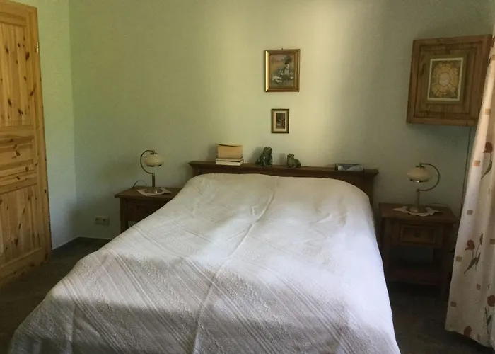 Kleines In Mit Grossem Garten By Interhome بيت للعطل *